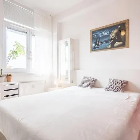 Cosy 2 Bedroom Flat Close To The Town With Parking Bratislava