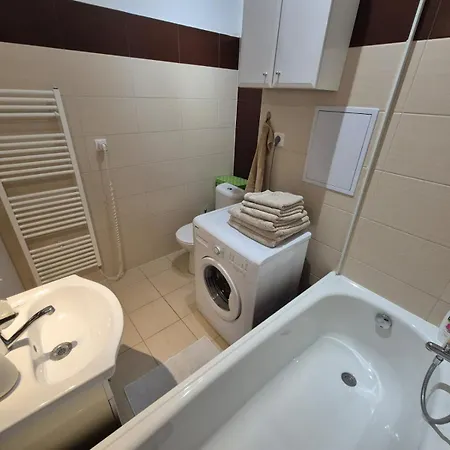 Апартаменти Cosy 2 Bedroom Flat Close To The Town With Parking