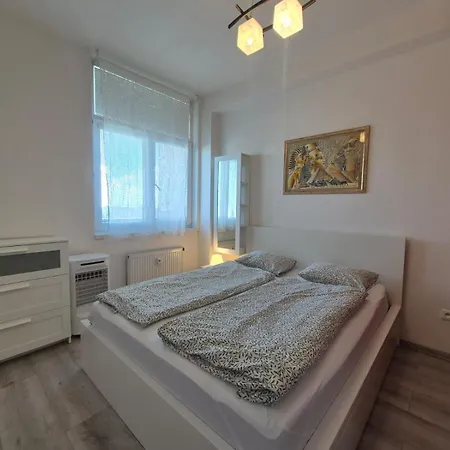 Cosy 2 Bedroom Flat Close To The Town With Parking Lejlighed *