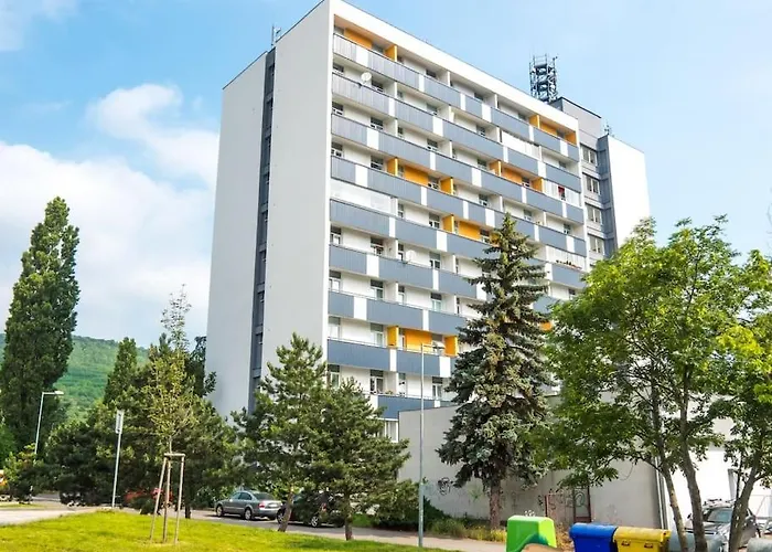 Cosy 2 Bedroom Flat Close To The Town With Parking * 브라티슬라바