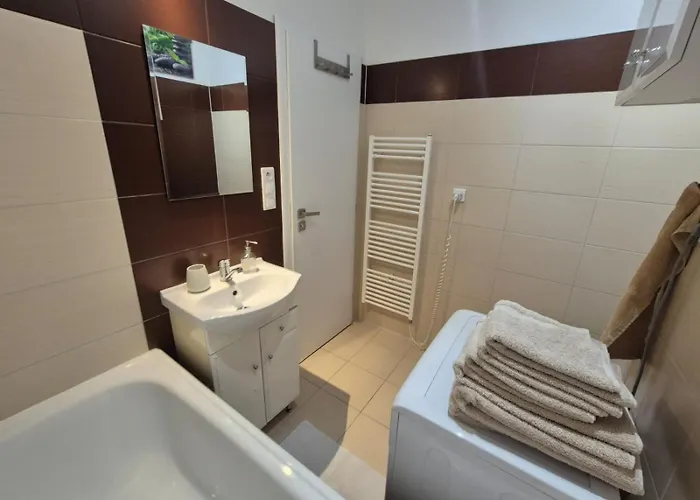 Cosy 2 Bedroom Flat Close To The Town With Parking Appartement