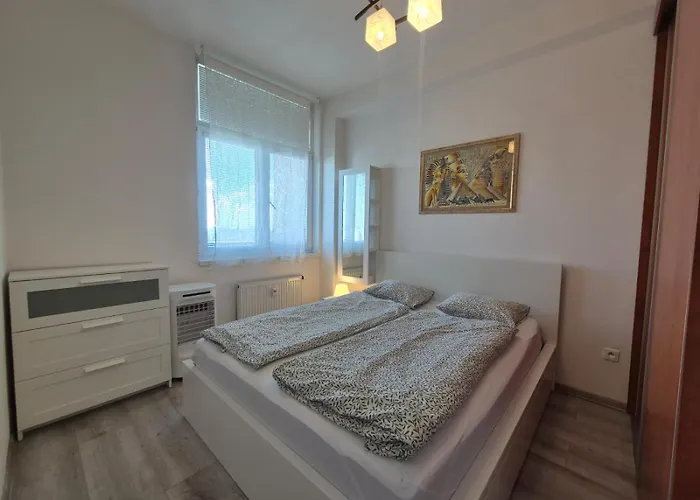 Cosy 2 Bedroom Flat Close To The Town With Parking Appartement *