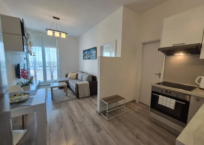 Cosy 2 Bedroom Flat Close To The Town With Parking