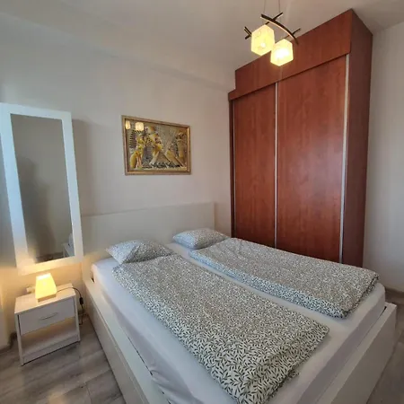 Cosy 2 Bedroom Flat Close To The Town With Parking براتسيلافا